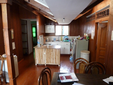 De keuken, gezien vanuit woonkamer 2